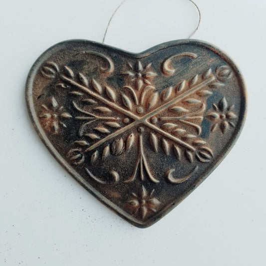 Amish Carved Heart | Beeswax Ornament