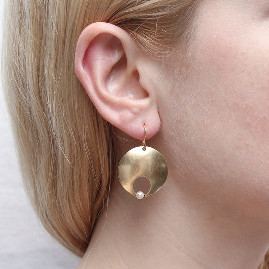 Cutout Disc with Cream Pearl Earring