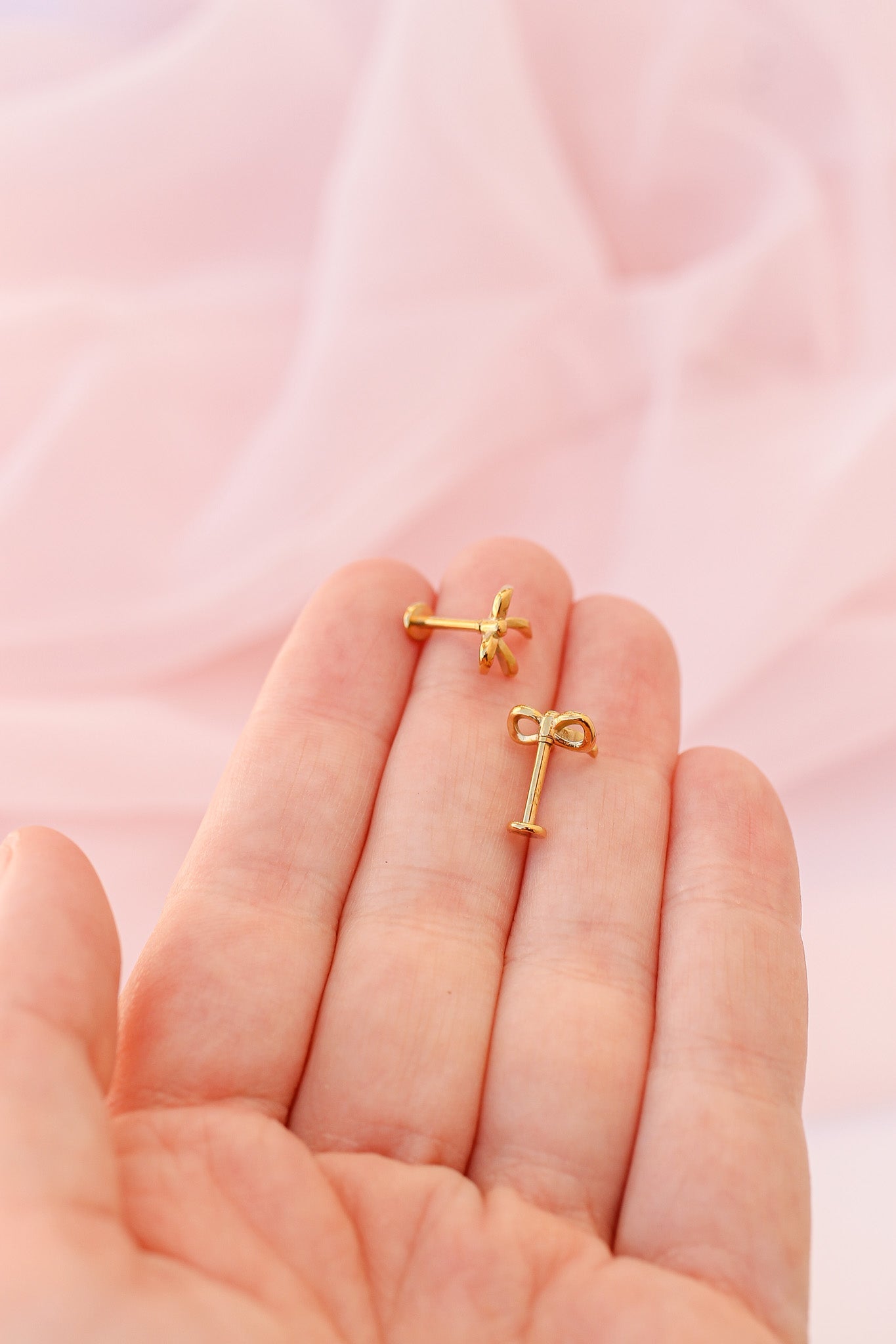 Bow Flat Back Stud