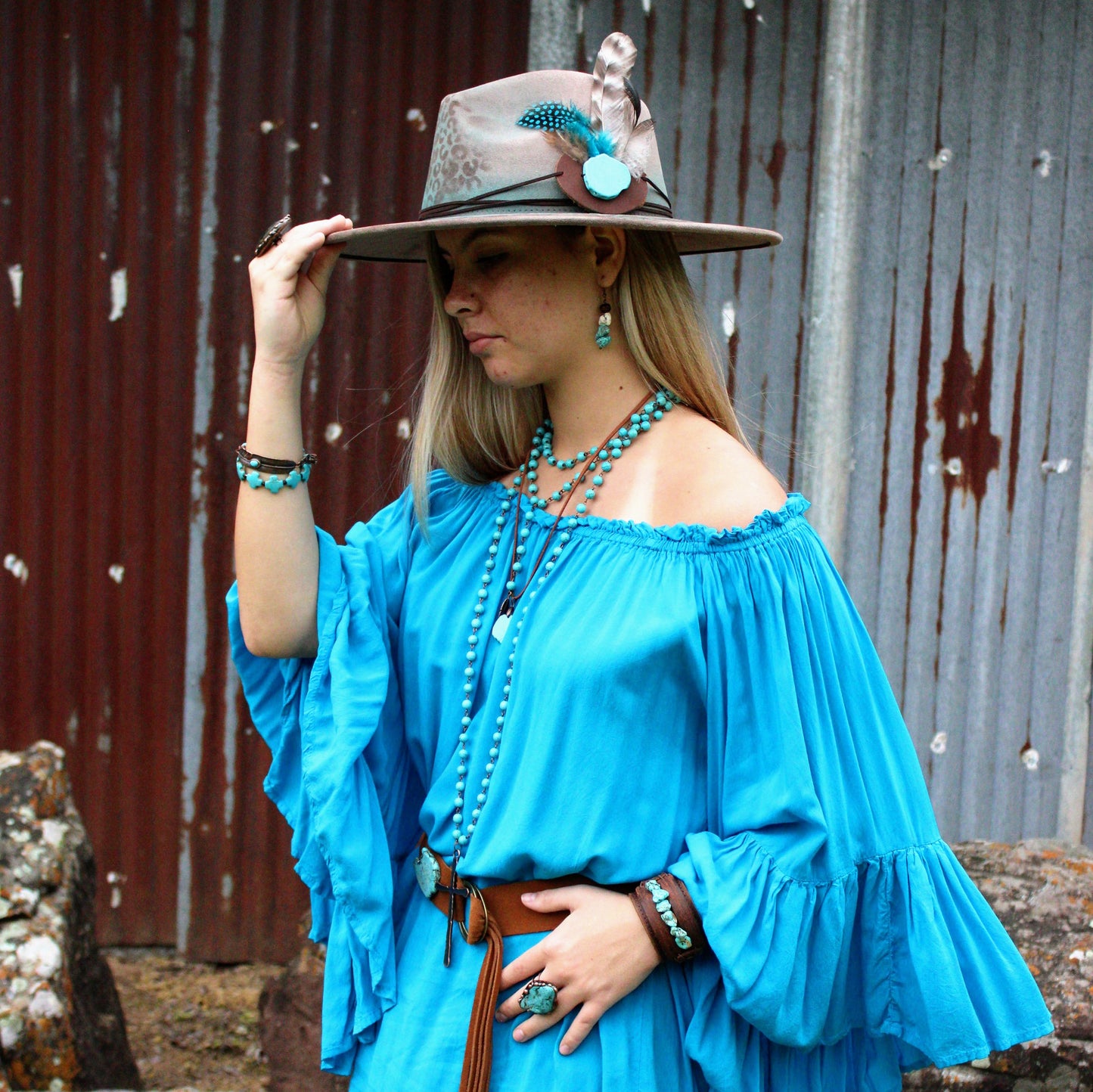 Round Blue Turquoise Beaded Bracelet on Copper Feather 810t