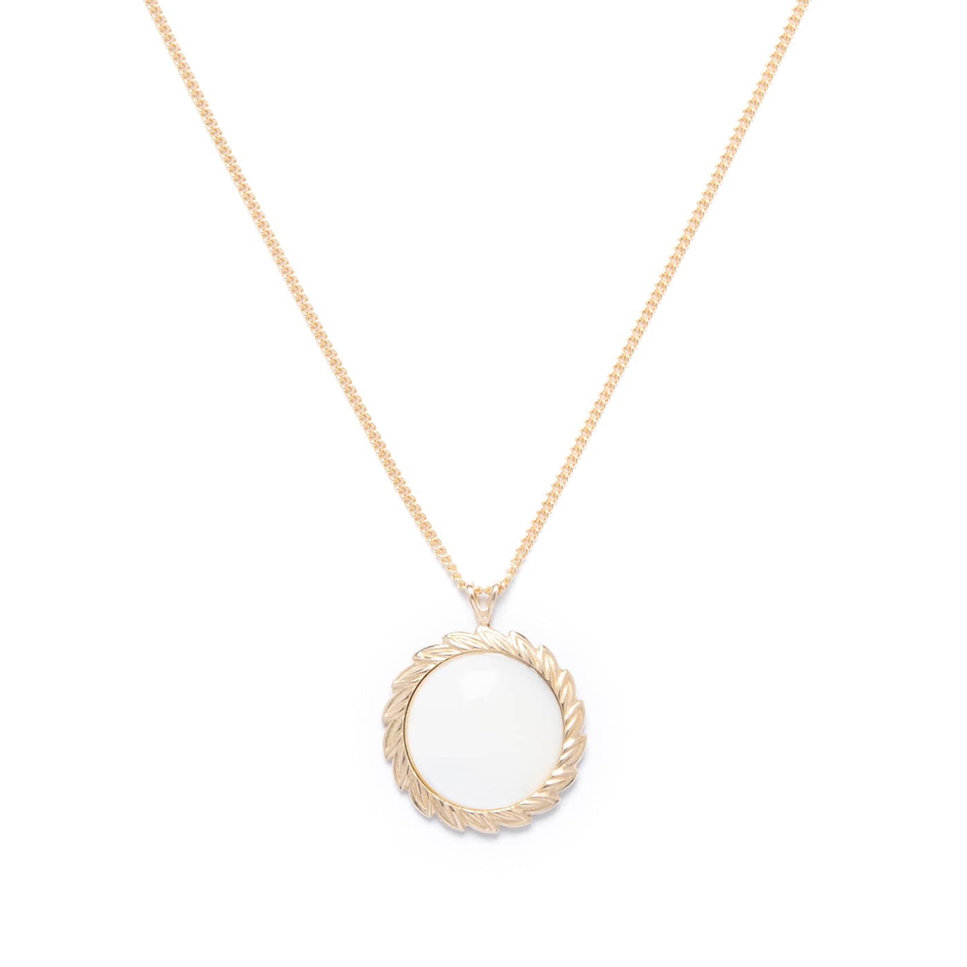 Laurel Pendant Necklace in Mother of Pearl