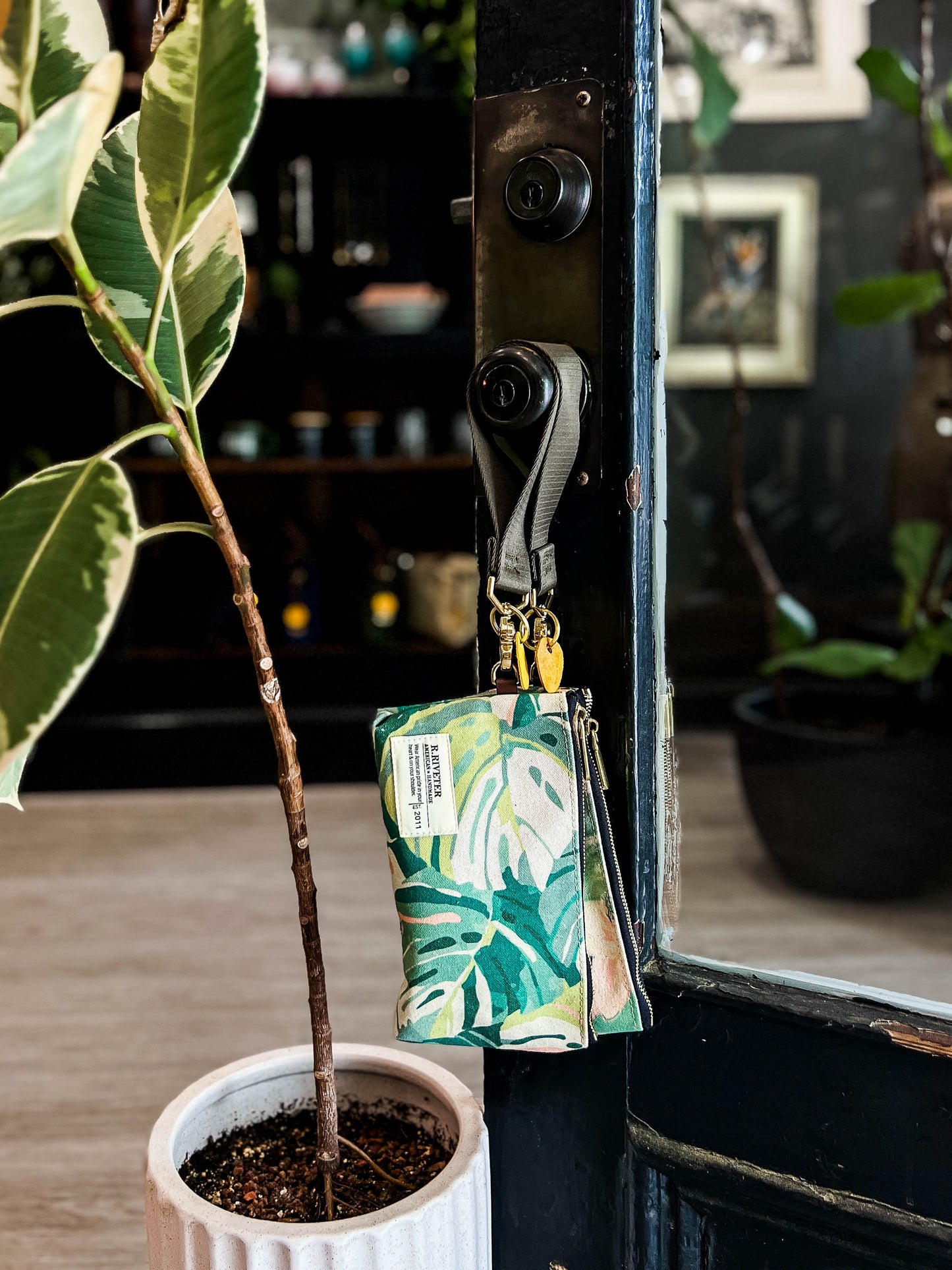 Lucy Wristlet | Abstract Foliage