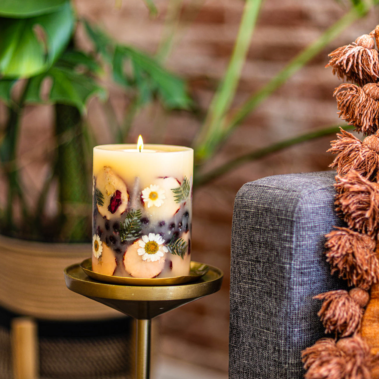 Spicy Apple Medium Round Botanical Candle