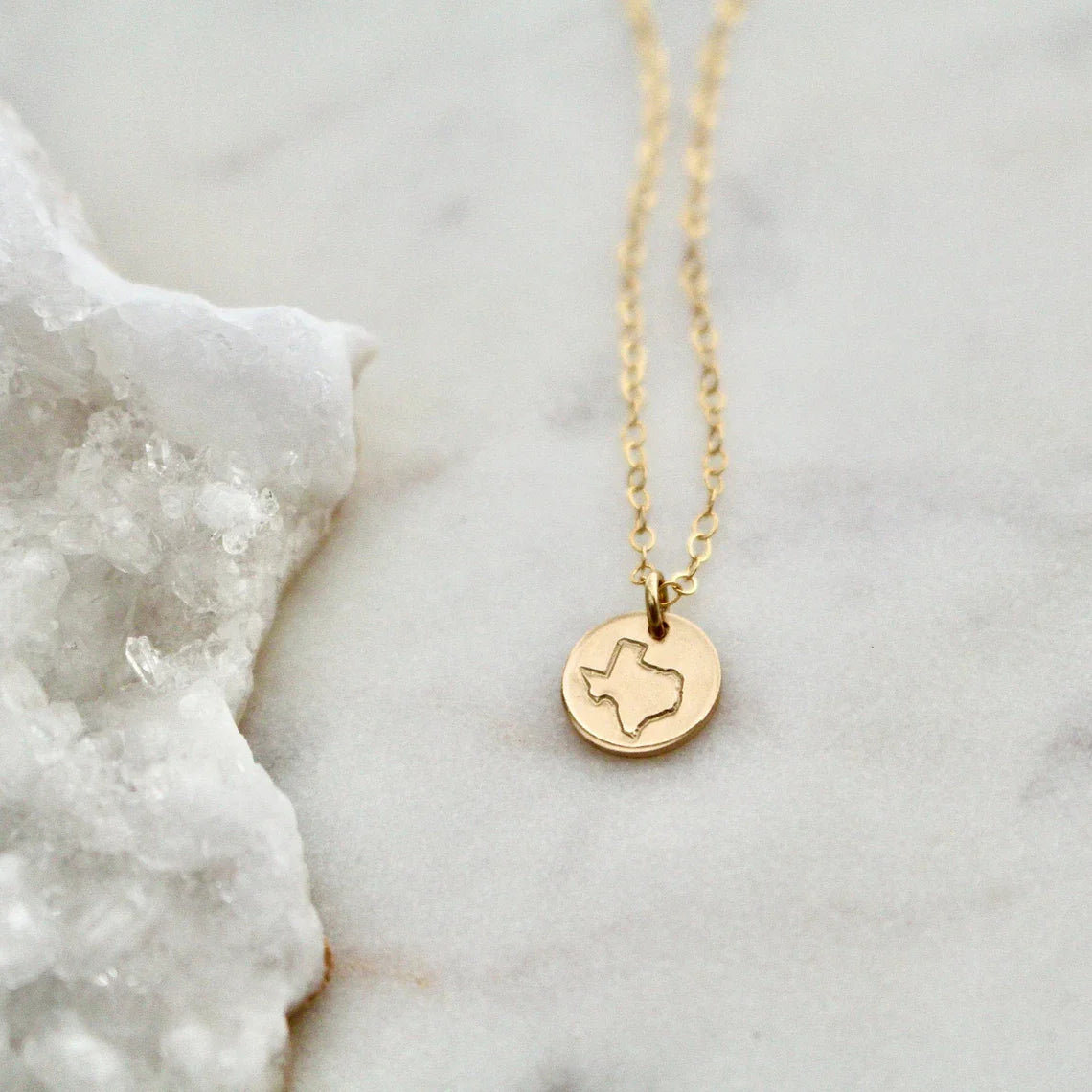 Dainty State Necklace โ Personalized Gold or Silver State Pendant Jewelry