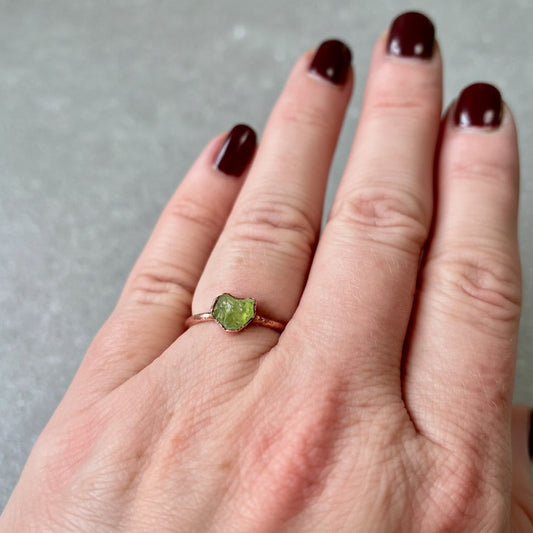 Peridot Copper Ring - Handcrafted Crystal Jewelry For Daily Clarity