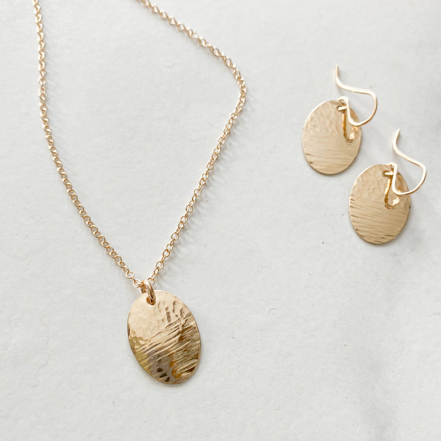 Double texture oval necklace