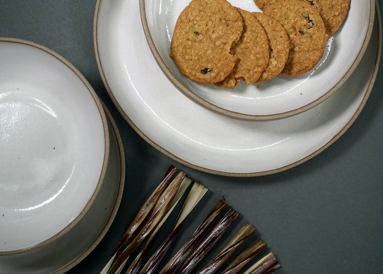 The Dinnerware Set - Gray/White