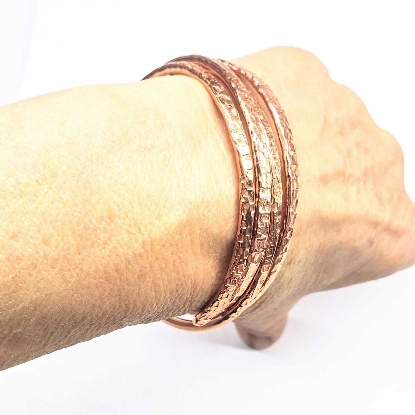 Handmade Hammer Textured 2 Piece Handmade Interlocking Full Overlap Copper Bangle Set