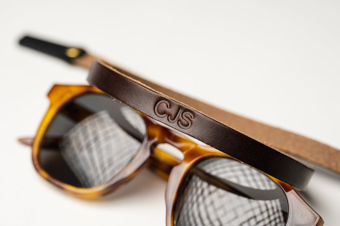 Slim Leather Sunglass Strap (Waxed Montauk)
