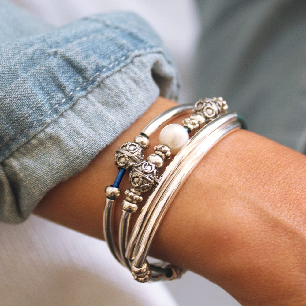 Holly Silver & Blue Leather Wrap Bracelet – Freshwater Pearl Focal