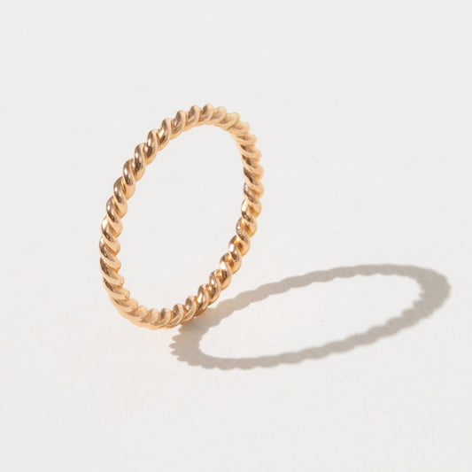 Tiny Twist Ring