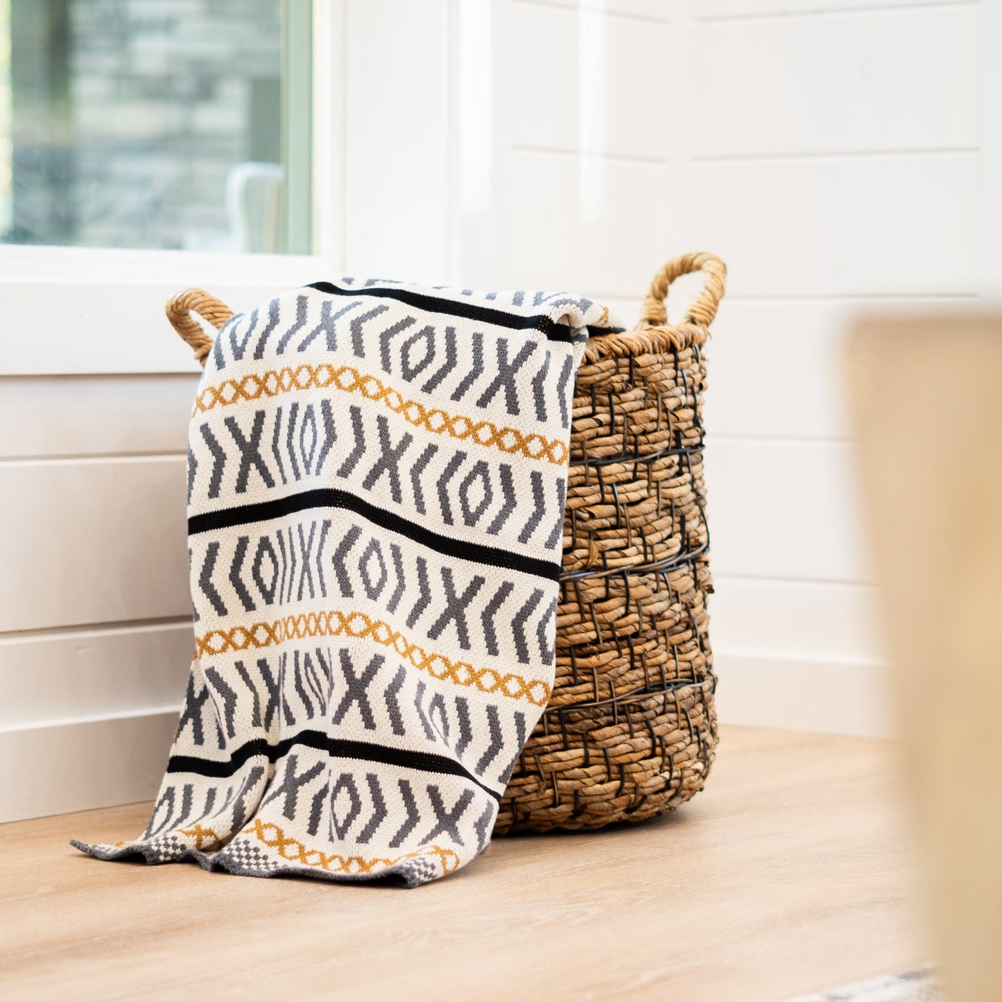 Otok Throw