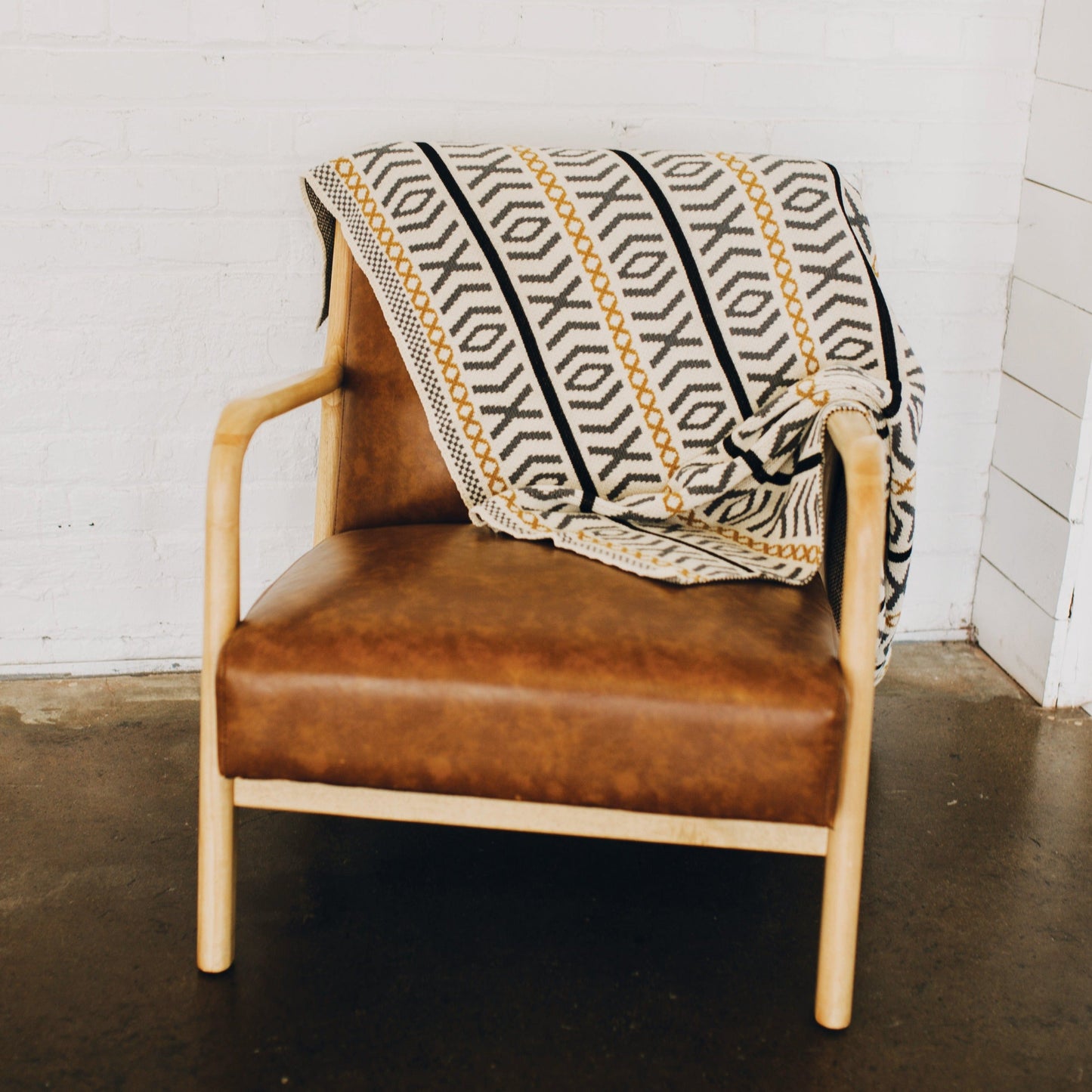 Otok Throw